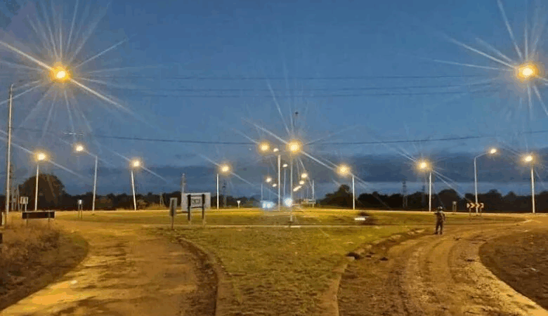 Realizaron reparaciones y pone en funcionamiento la red de alumbrado público en rotondas, accesos y rutas nacionales