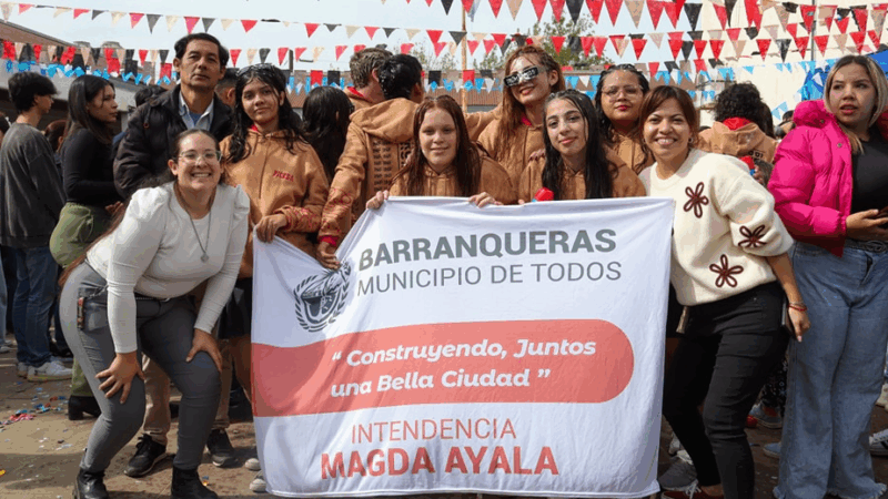 La Municipalidad de Barranqueras, acompaño la presentación de las remeras de la escuela N°61