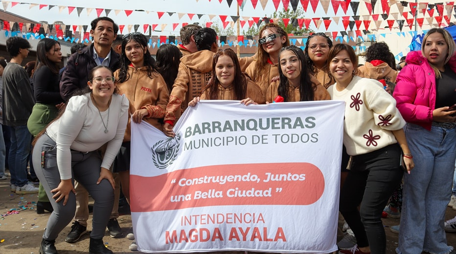 La Municipalidad de Barranqueras, acompaño la presentación de las remeras de la escuela N°61