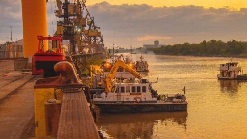 Afirman que Barranqueras se posiciona como clave del comercio fluvial regional