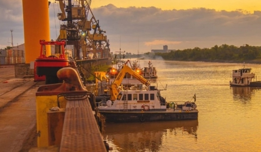 Afirman que Barranqueras se posiciona como clave del comercio fluvial regional