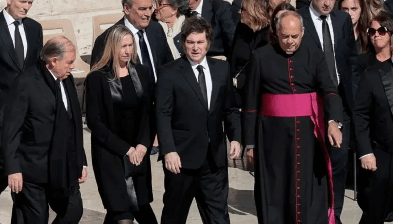 El regreso de Milei a la Argentina luego del funeral del Papa Francisco