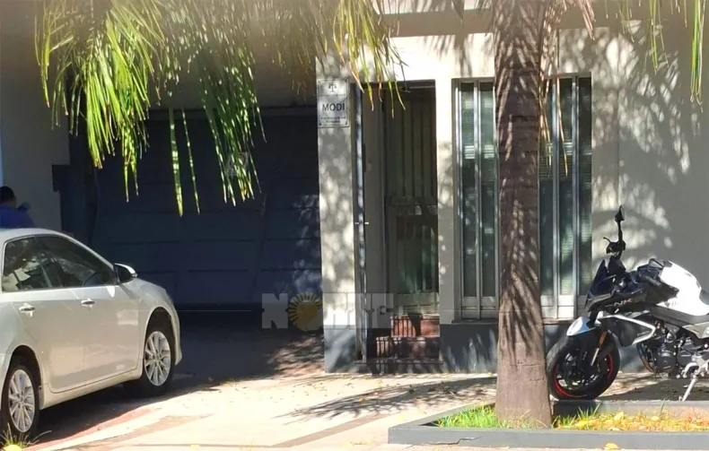 Delincuentes entraron a la casa de un juez del Superior Tribunal a cien metros de la Comisaría Segunda