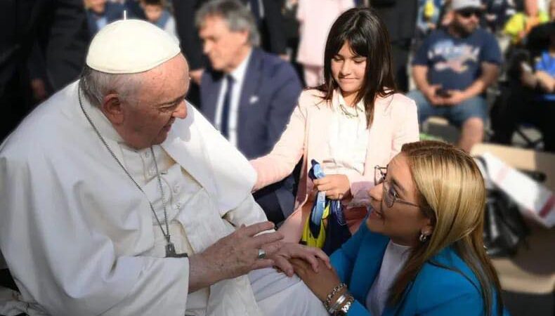 Magda Ayala se manifestó por la lamentable muerte del Papa