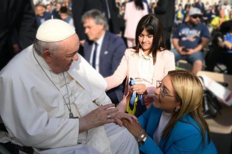 Magda Ayala se manifestó por la lamentable muerte del Papa
