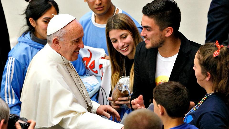 Educación promueve espacios de reflexión en escuelas por el fallecimiento del Papa