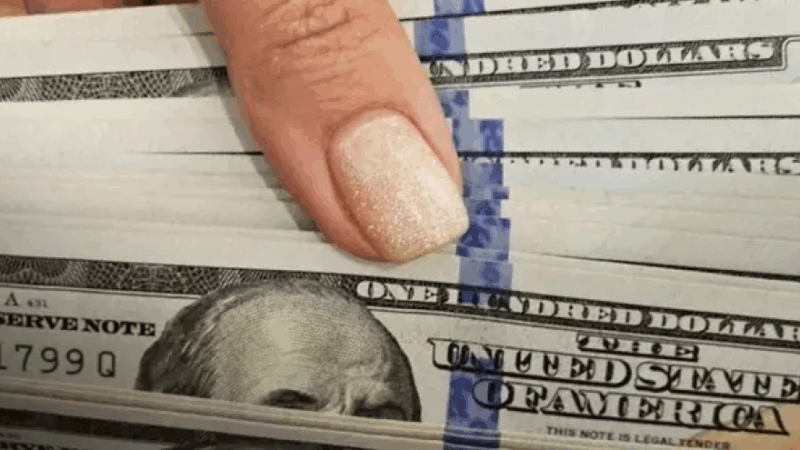 El dólar sigue impulsando los viajes al exterior: se han gastado 2.751 millones de dólares en el primer trimestre del año