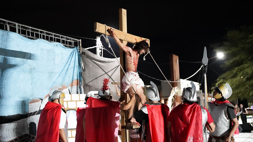 Emotiva Representación Del Vía Crucis en la Parroquia Nuestra Señora de Itatí