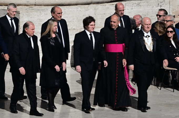 Javier Milei asistirá a la ceremonia de entronización del Papa León XIV