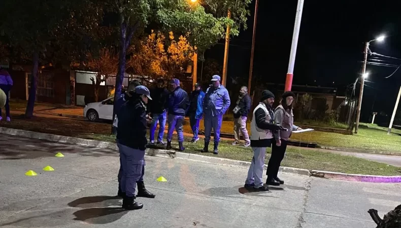 Emboscaron a un policía, le robaron y huyeron a los tiros