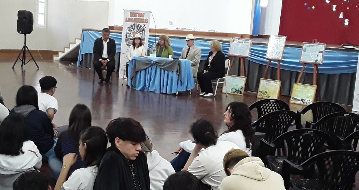 El Profe Benitez realizo una “Charla de Identidad de Barranqueras” en la EET 2 de Barranqueras