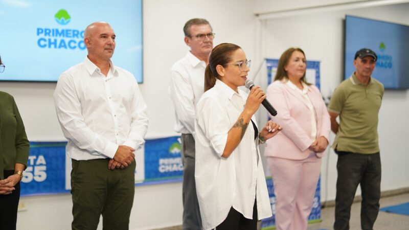 La candidata Magda Ayala junto al resto de la lista, participaron en una conferencia de Primero Chaco