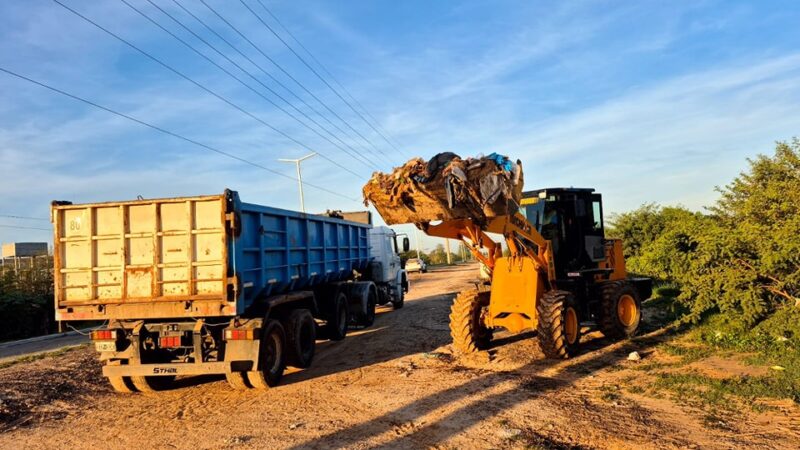 La Municipalidad de Barranqueras trabaja en la limpieza de varios sectores de la ciudad