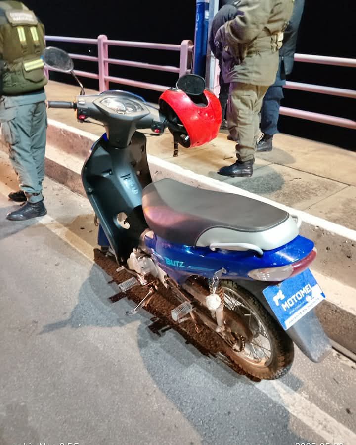 Puente General Belgrano: un hombre, presuntamente de Barranqueras, se arrojó al Río Paraná tras estacionar su motocicleta