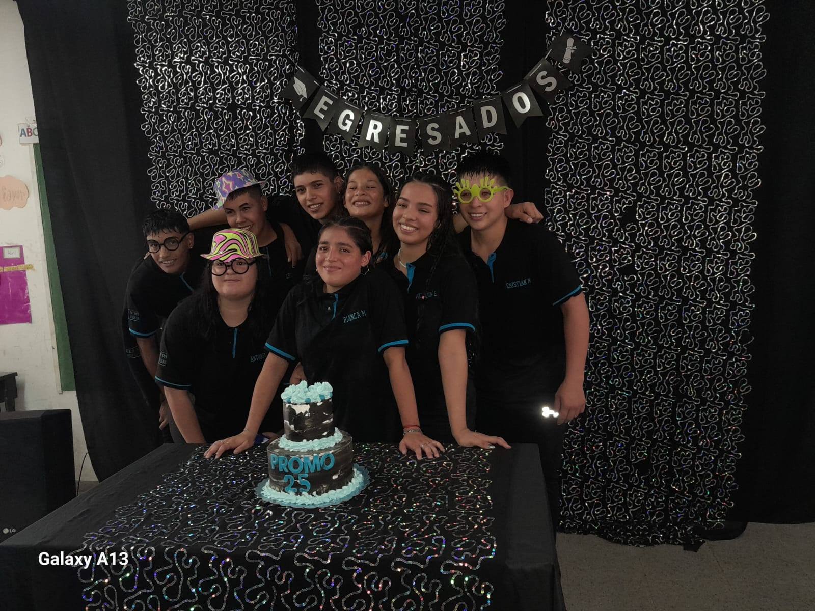 Con el apoyo de la Municipalidad, se presentaron las remeras y buzos de la EEP 149 de Vilelas