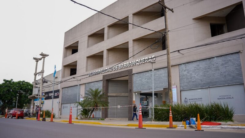 Mejoras en el ordenamiento vial frente al edificio municipal de Barranqueras