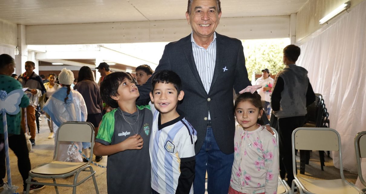 El Intendente Marcelo González de Vilelas participó del acto del 25 de mayo