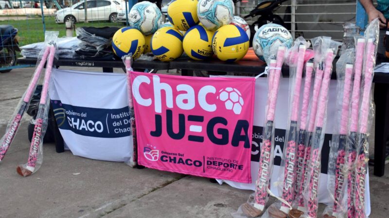 El gobierno provincial entregó elementos deportivos en el Parque Urbano Tiro Federal