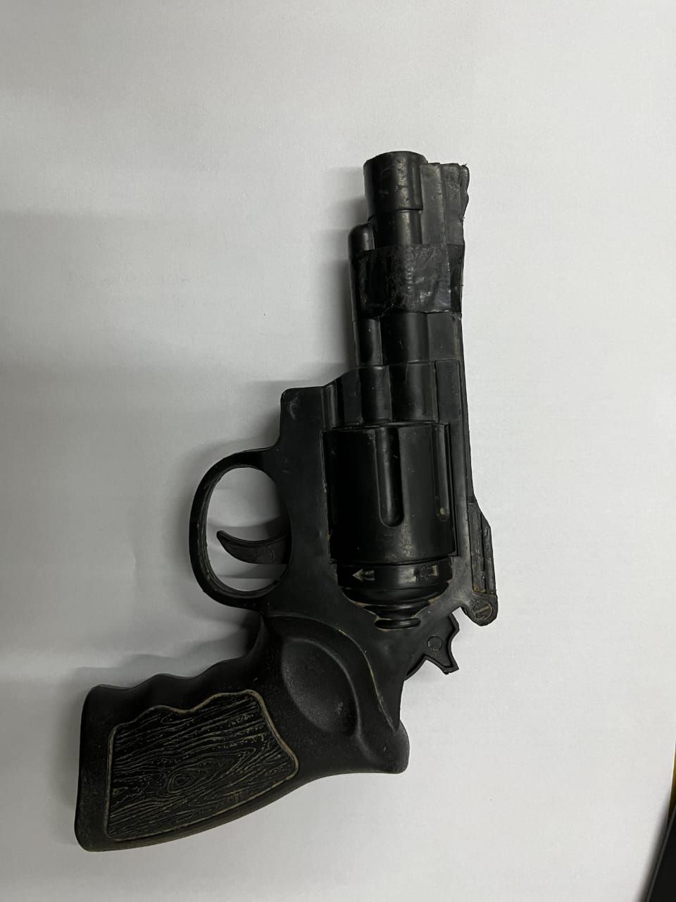 Detuvieron a un joven con replica de arma de fuego