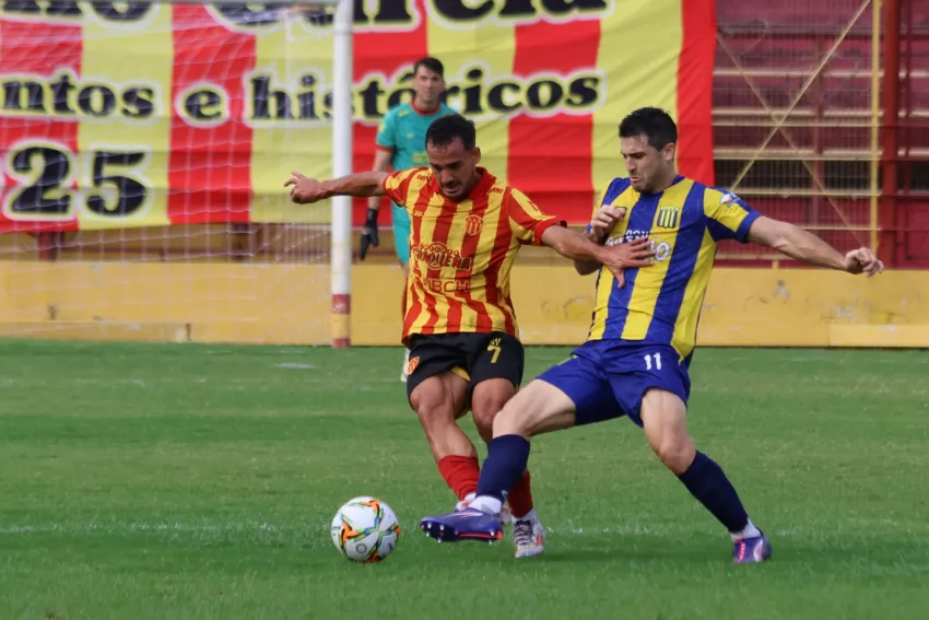 Federal A: Sarmiento rescató un punto de local y salió del fondo de la tabla