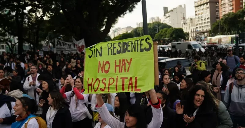 El gobierno nacional insinuó un aumento para trabajadores del Garrahan, pero no lo oficializó