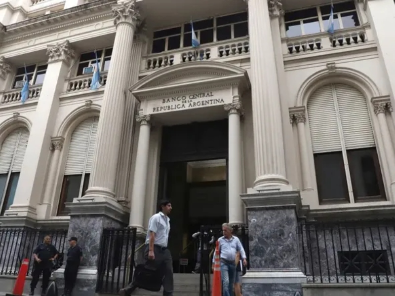 Reservas: advierten que la primera revisión del acuerdo con el FMI terminaría en un “waiver”