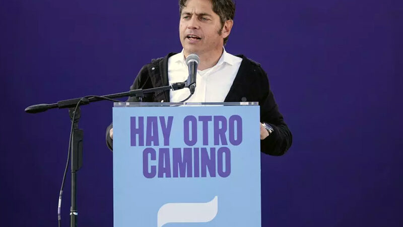 Con un guiño a Cristina, Kicillof llamó a armar “un gran frente bonaerense” contra Milei