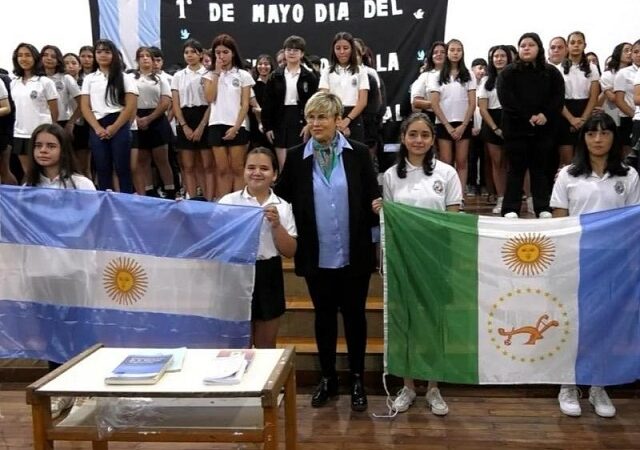Estudiantes secundarios juramentan lealtad a La Constitución