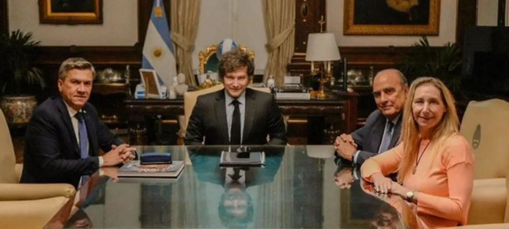 Milei se reunió en la Casa Rosada con el gobernador Leandro Zdero para celebrar la victoria de las elecciones