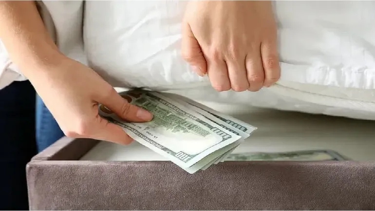 El Gobierno está considerando permitir el uso de dólares «del colchón» a través de la firma de una declaración jurada