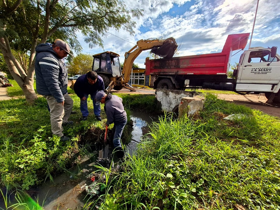 La Municipalidad de Barranqueras continúa con trabajos de mantenimiento y mejora en la ciudad