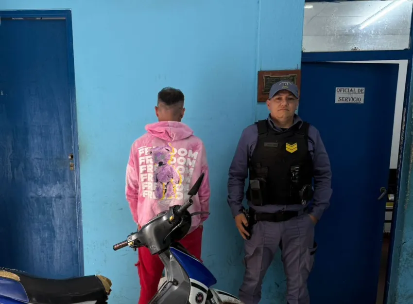 Un hombre fue arrestado tras ser acusado de agredir a su expareja, amenazarla de muerte y mantenerla encerrada en su hogar