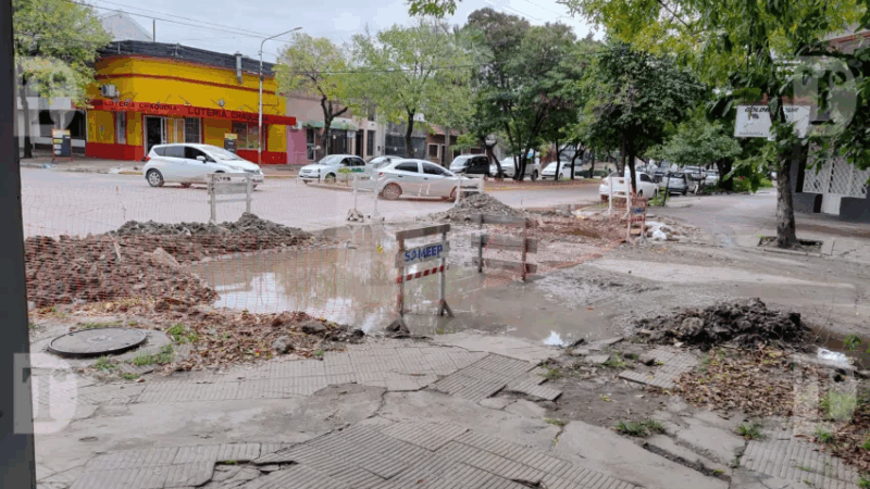 Vecinos de Resistencia solicitaron la reparación de un bache que ya lleva más de 30 días sin atenderse