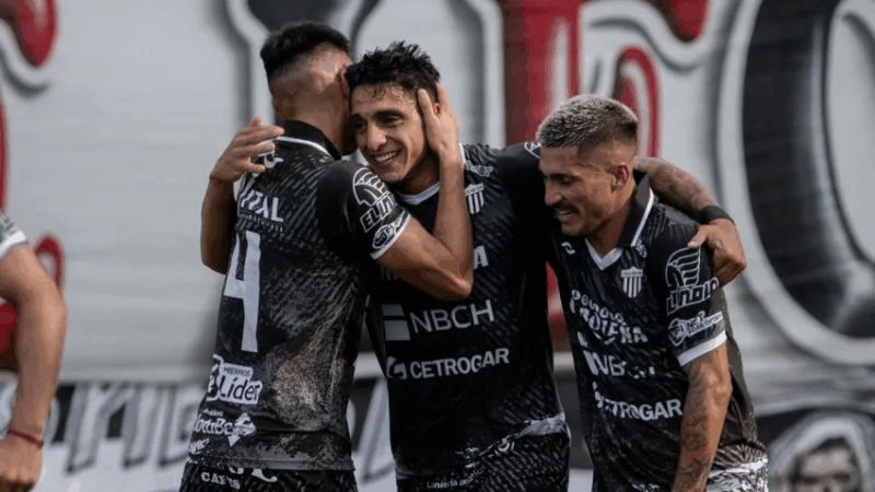 Buen domingo para For Ever  que goleó a Chacarita