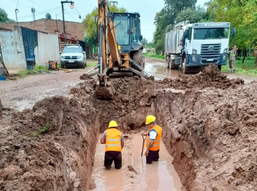 Resistencia: repararon caño maestro que restablece el suministro de agua potable en el barrio Tiro Federal
