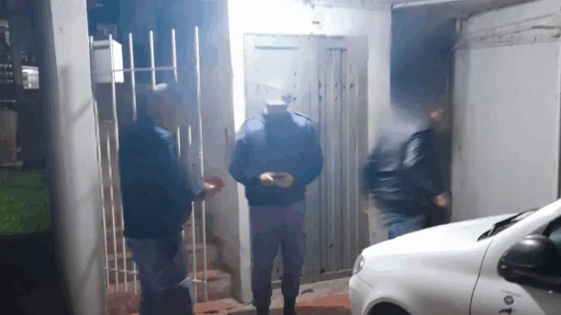 Un hombre de 74 años falleció luego de caer desde el segundo piso de su hogar