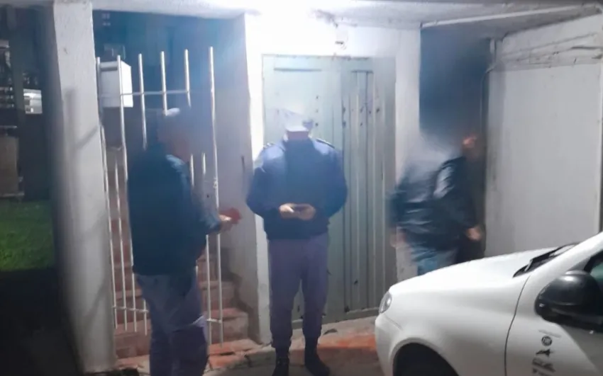 Un hombre de 74 años falleció luego de caer desde el segundo piso de su hogar