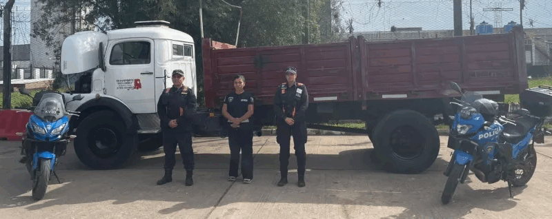 Secuestraron un colectivo con pedido activo y números alterados en el puente Belgrano