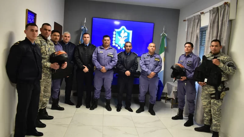 Entrega de equipamientos para la fuerza policial del Chaco