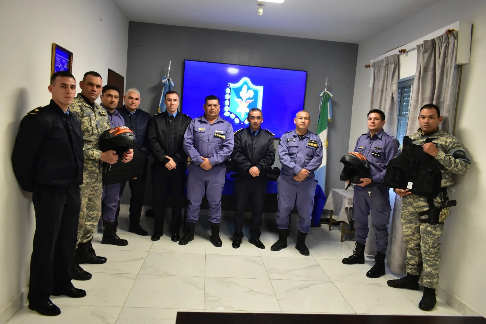 Entrega de equipamientos para la fuerza policial del Chaco