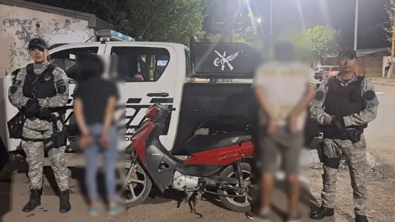 Dos detenidos en operativo policial con secuestro de moto, arma de fuego y dinero en efectivo