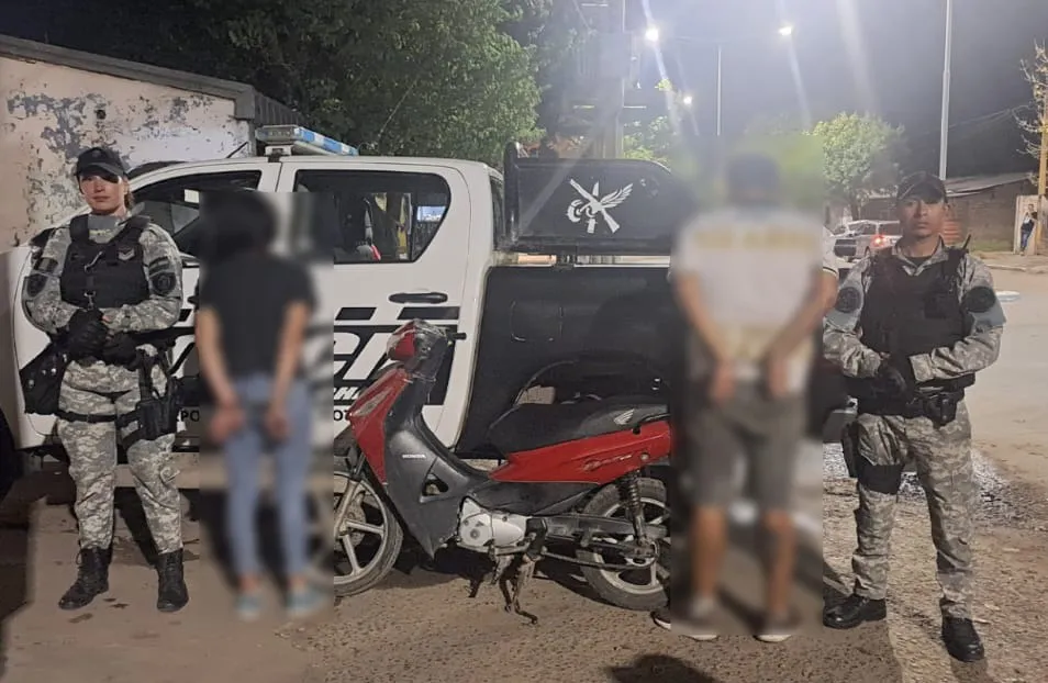 Dos detenidos en operativo policial con secuestro de moto, arma de fuego y dinero en efectivo