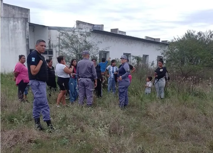 La Policía evita un intento de usurpación de viviendas en Puerto Tirol