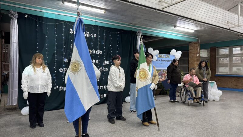 La Municipalidad estuvo presente en el 38° aniversario de la ESJA N° 4 «Puerto de Barranqueras»
