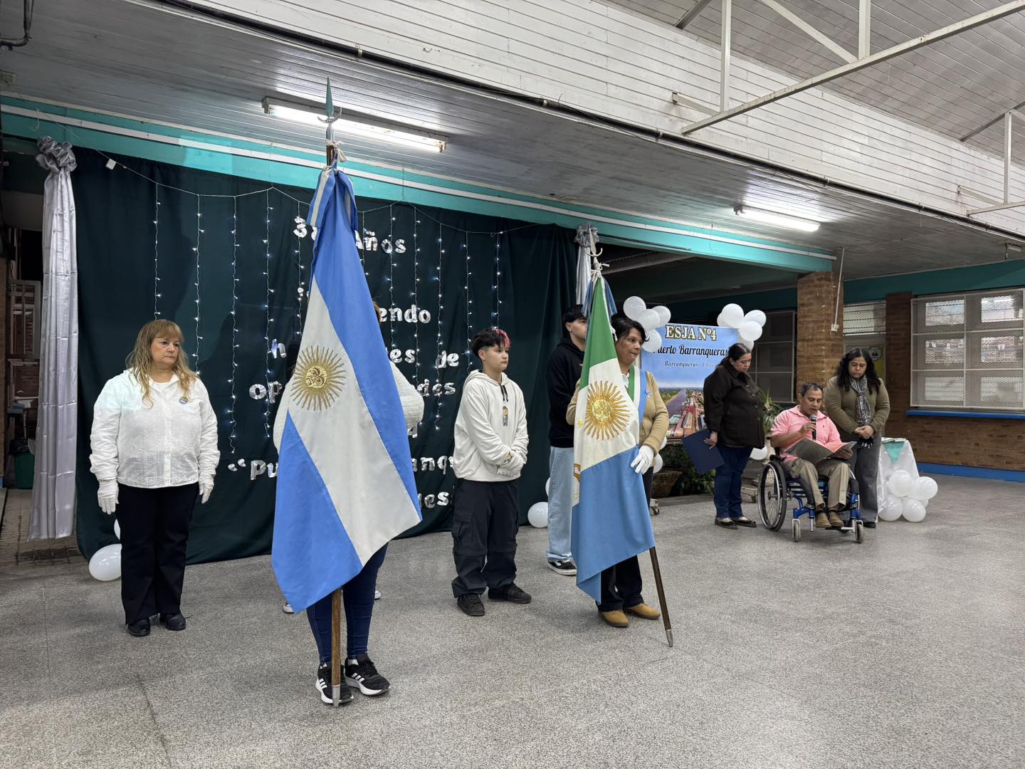 La Municipalidad estuvo presente en el 38° aniversario de la ESJA N° 4 «Puerto de Barranqueras»