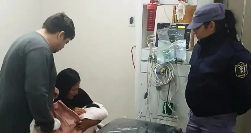 Policías salvaron a un bebé recién nacido que no podía respirar