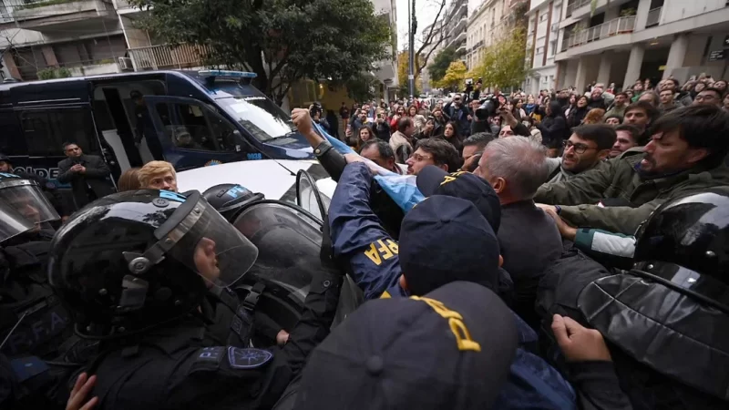 Tras pasar 12 horas detenido, liberaron a Juan Grabois