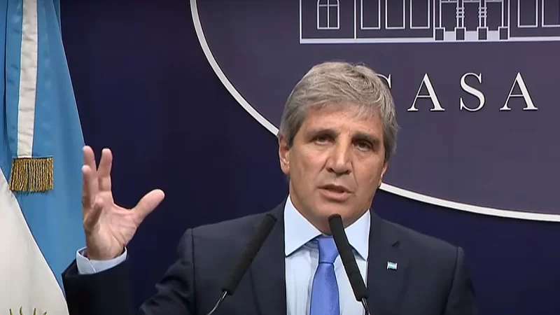 Caen los bonos y Caputo lo atribuye a la aprobación de la suba de jubilaciones en Diputados