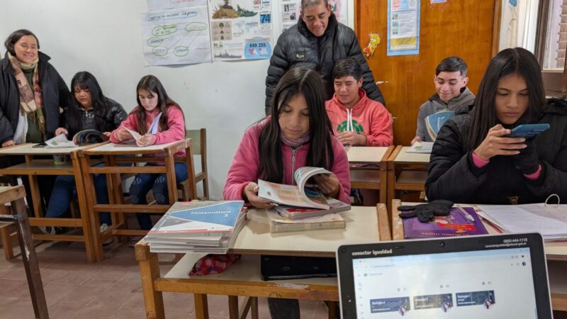 Continúa el acompañamiento del Ministerio con las escuelas, esta vez visitaron Puerto Vilelas