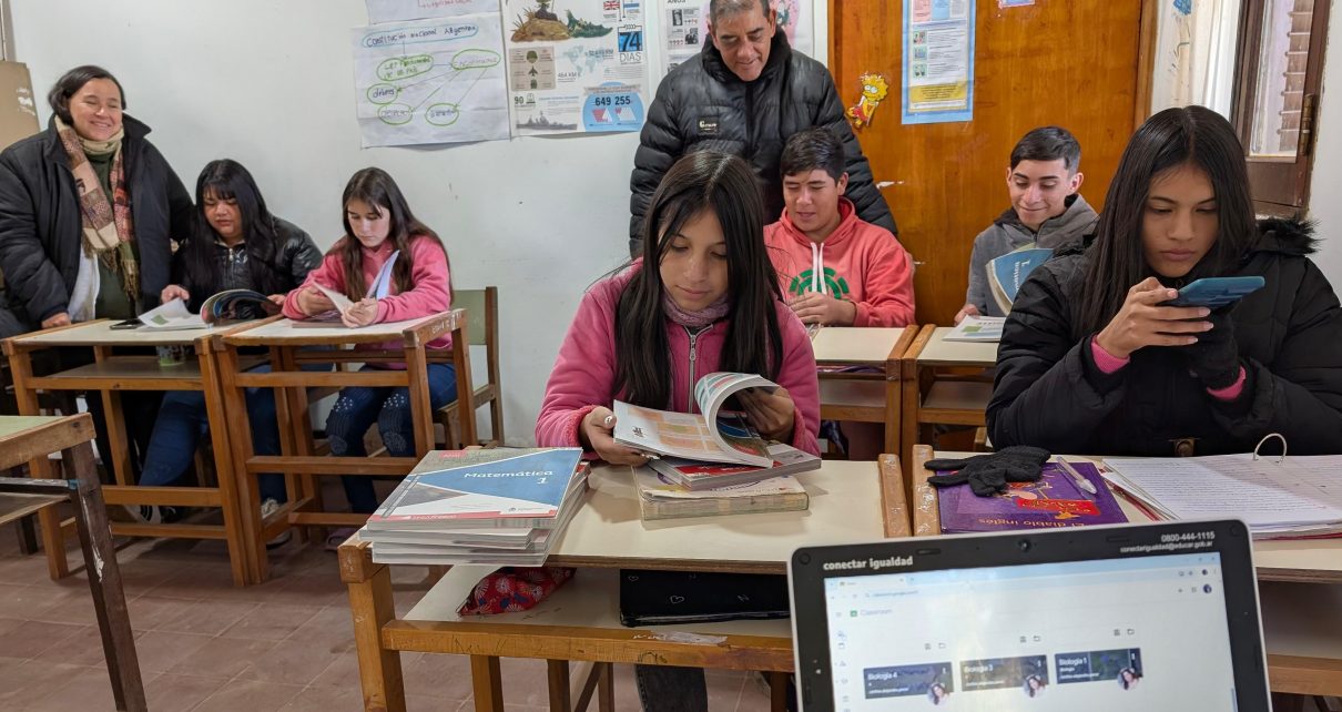 Continúa el acompañamiento del Ministerio con las escuelas, esta vez visitaron Puerto Vilelas